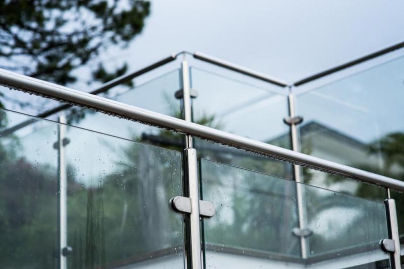 Garde-corps en verre : s&eacute;curit&eacute;, design et installation