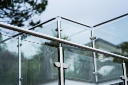 Garde-corps en verre : s&eacute;curit&eacute;, design et installation